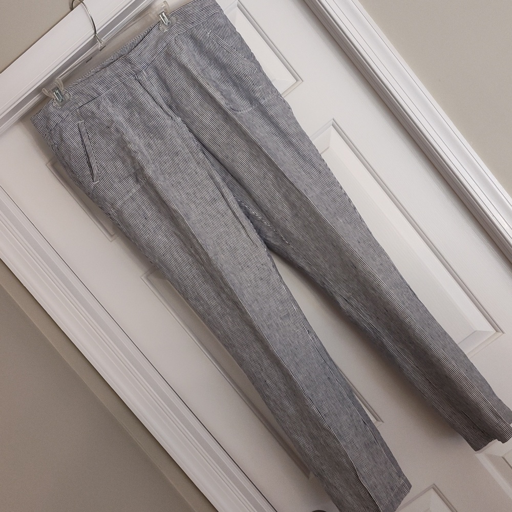 Chico's Size 1.5 (10) Blue And White Striped Linen Pants. In EXCELLENT CONDITION